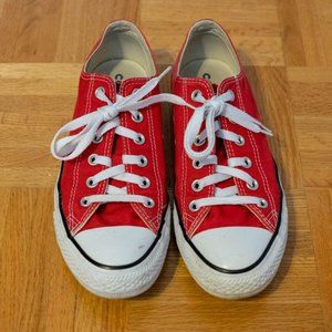 Converse Chuck Taylor All Star Low Top in Red